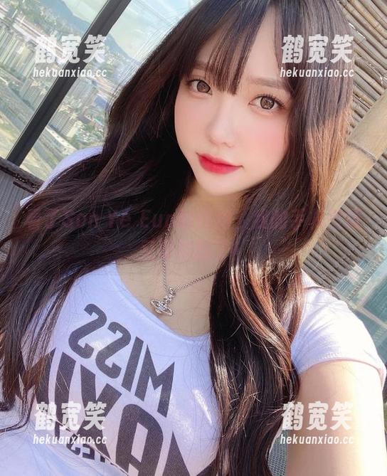 看了Son Ye Eun的自拍，我的手机壁纸又要换新了！